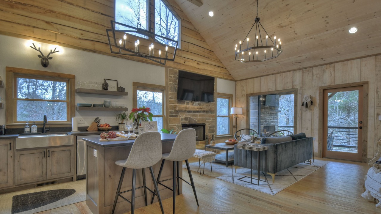 Photo of Livingroom in Foxfire Estates