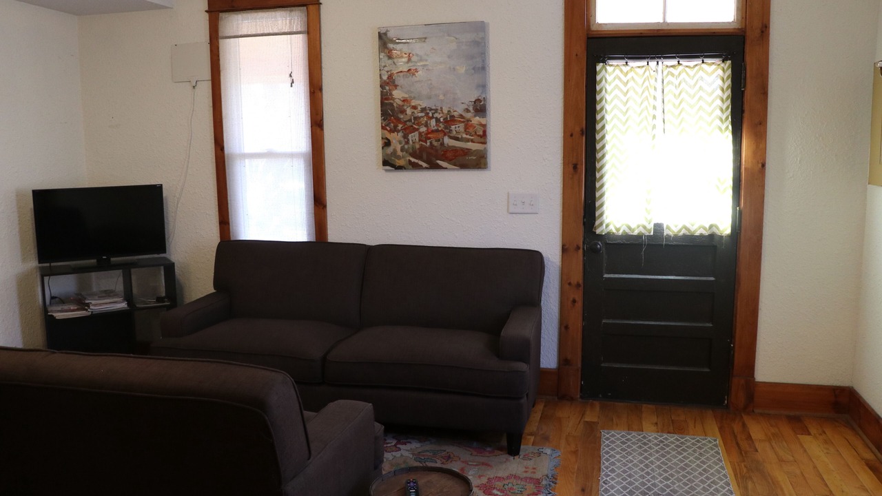 Photo of Livingroom in East Lawrence