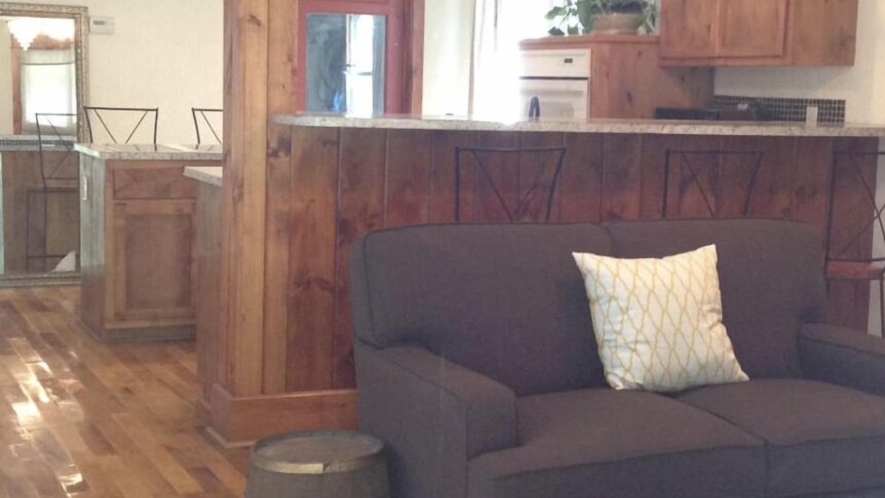 Photo of Livingroom in East Lawrence
