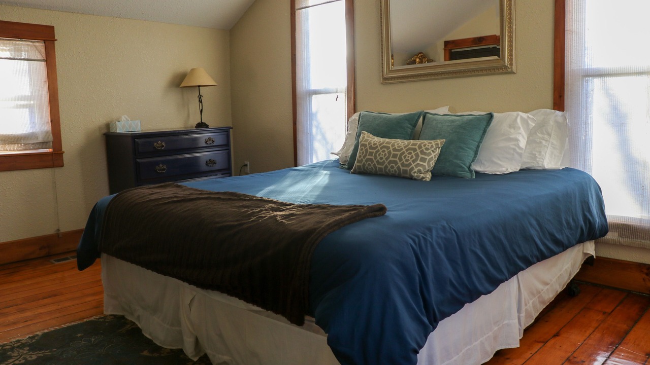 Photo of Bedroom in East Lawrence