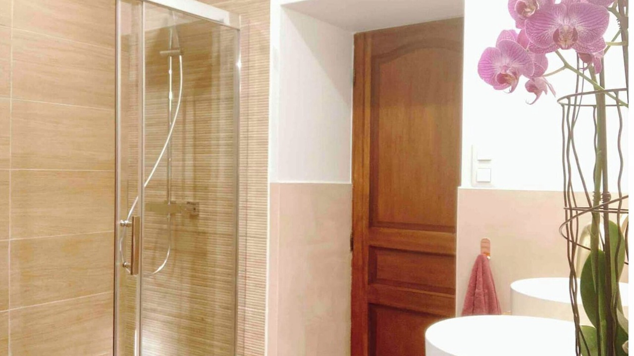 Photo of Bathroom in Saint-Aignan