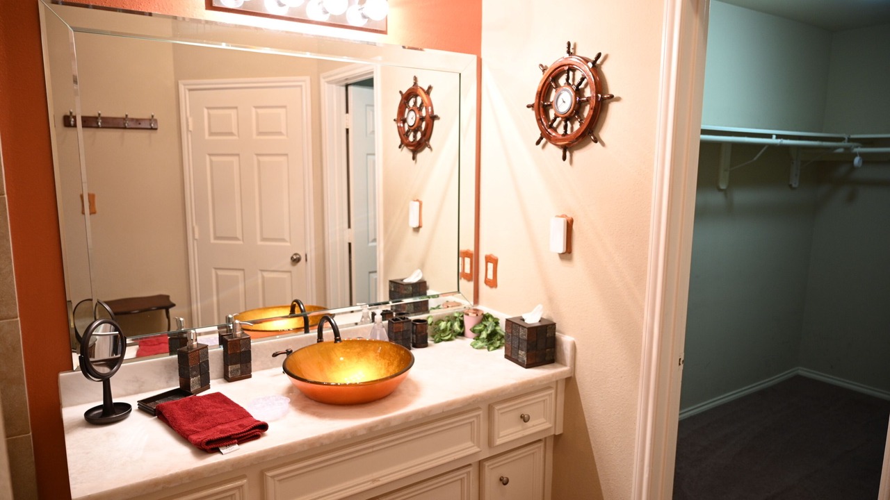Photo of Bathroom in George Bush Park/Eldridge