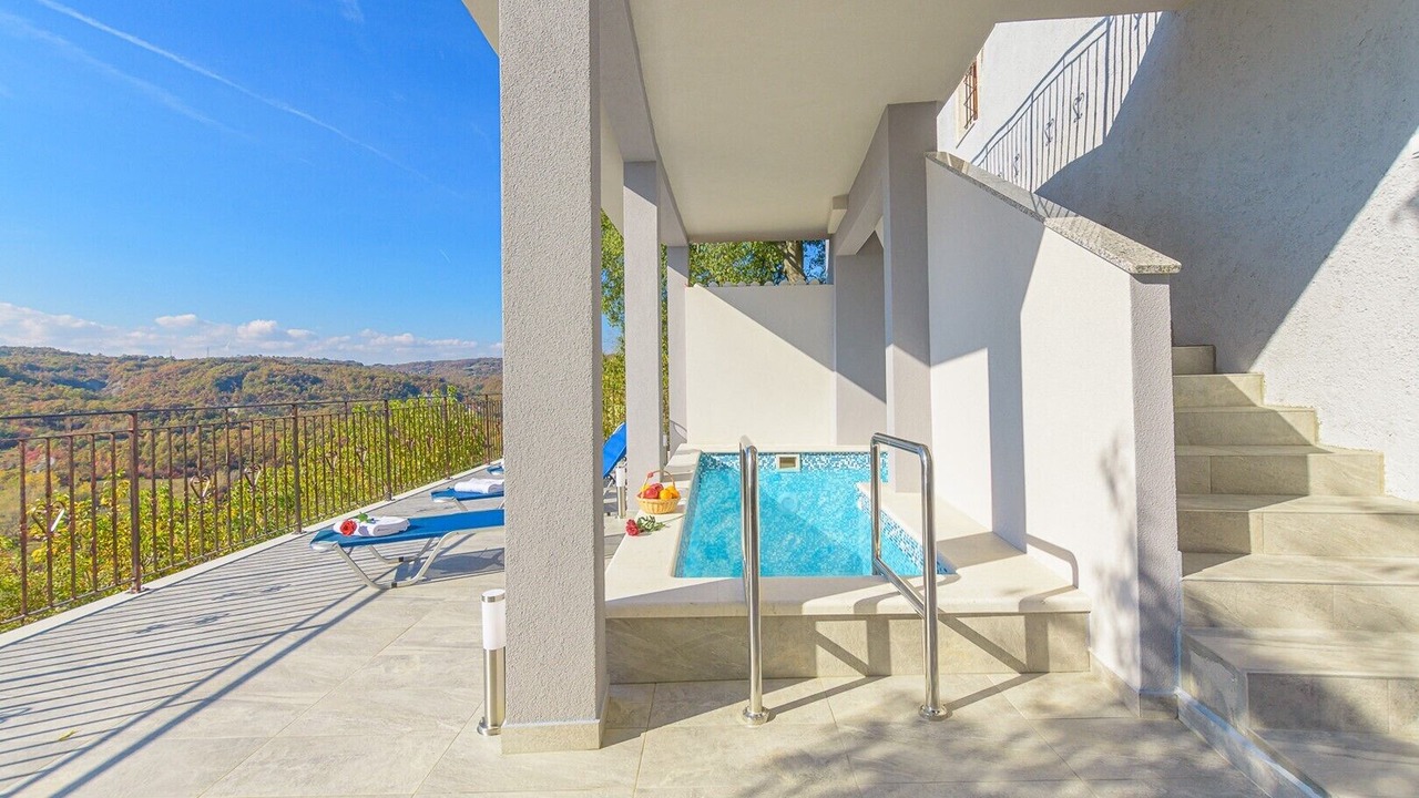 Photo of Outdoor in Pican