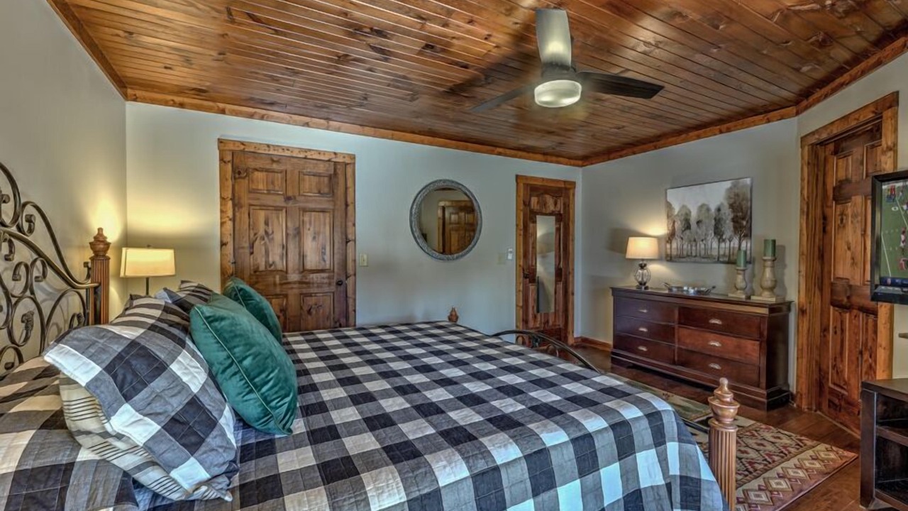 Photo of Bedroom in East Ellijay