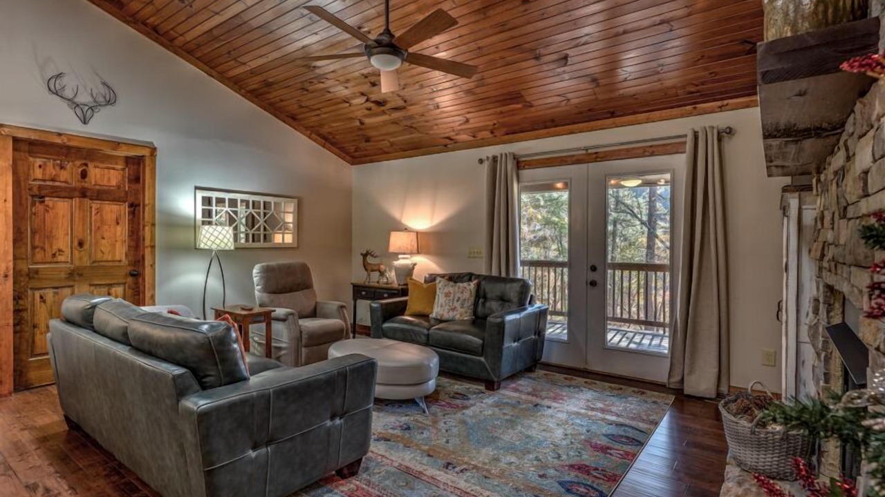 Photo of Livingroom in East Ellijay