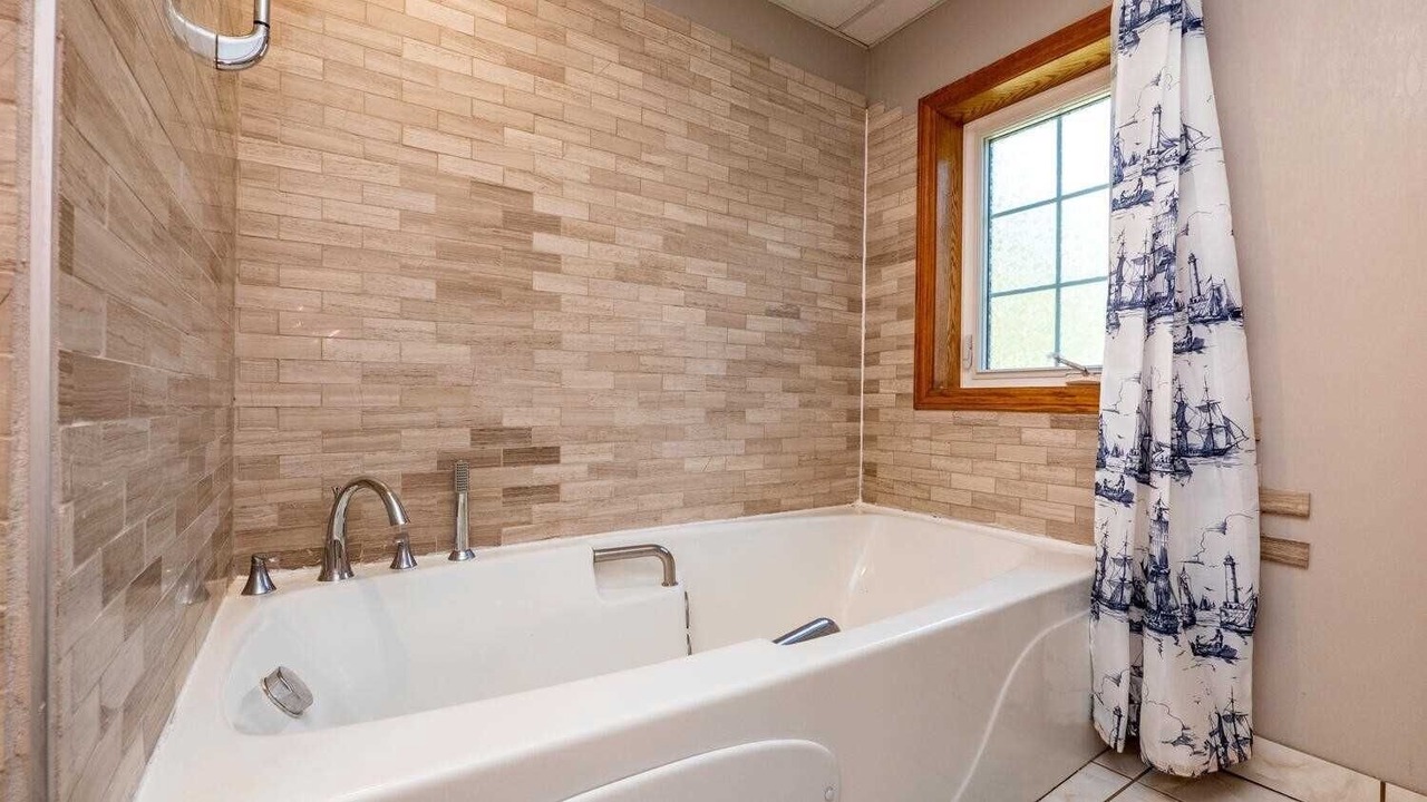 Photo of Bathroom in Colpoys Bay