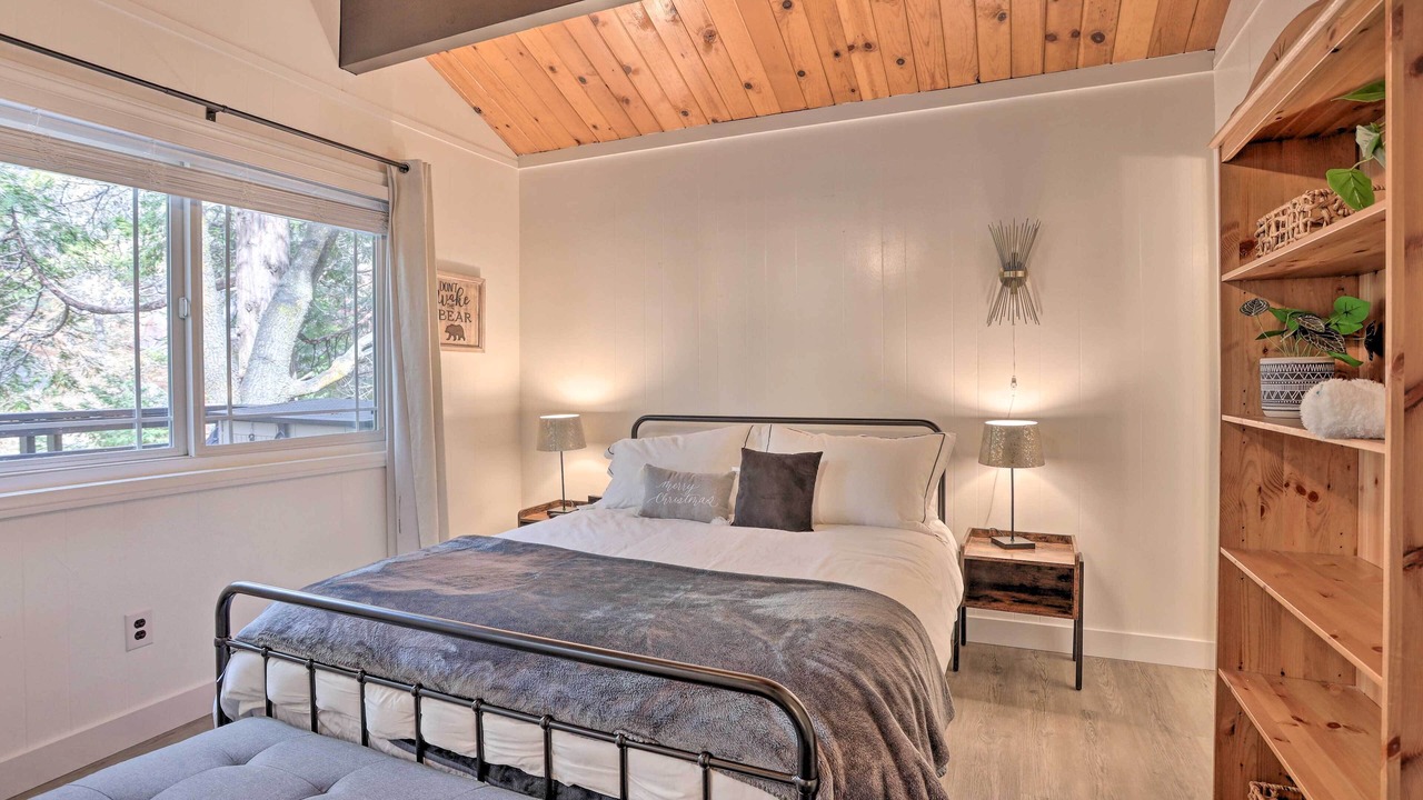 Photo of Bedroom in Running Springs