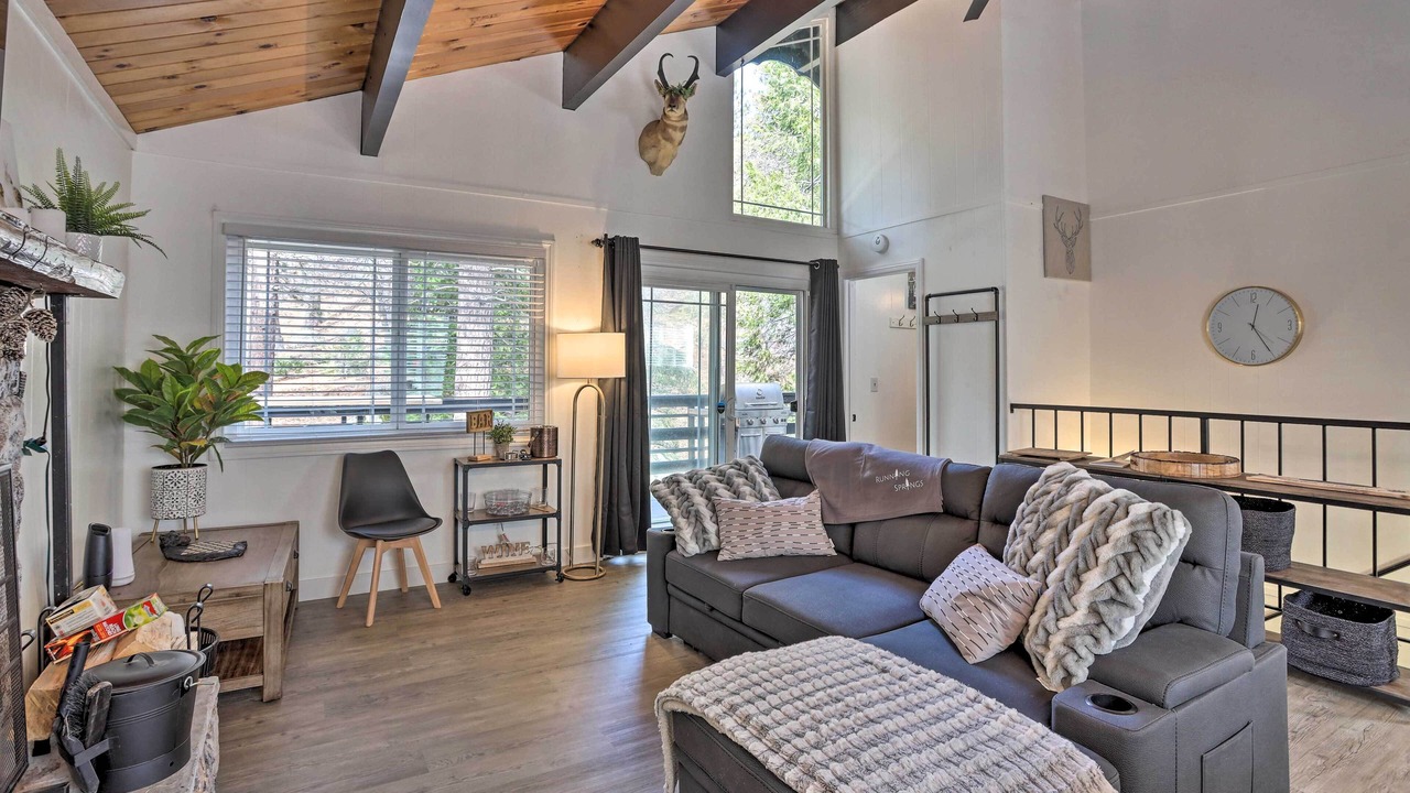 Photo of Livingroom in Running Springs