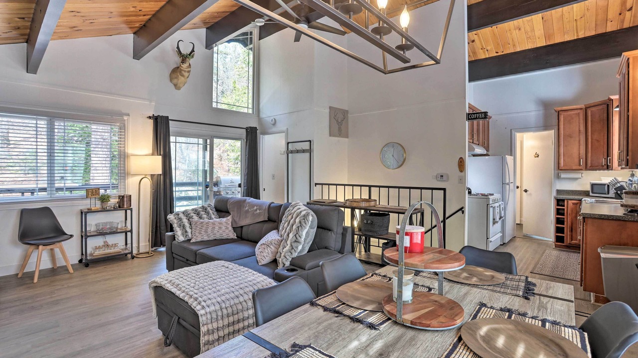 Photo of Livingroom in Running Springs