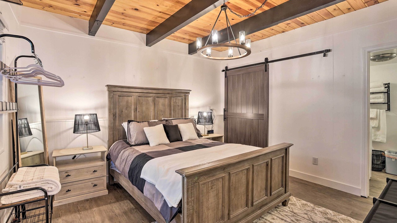 Photo of Bedroom in Running Springs