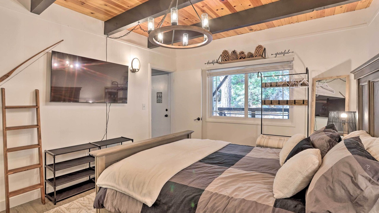 Photo of Bedroom in Running Springs