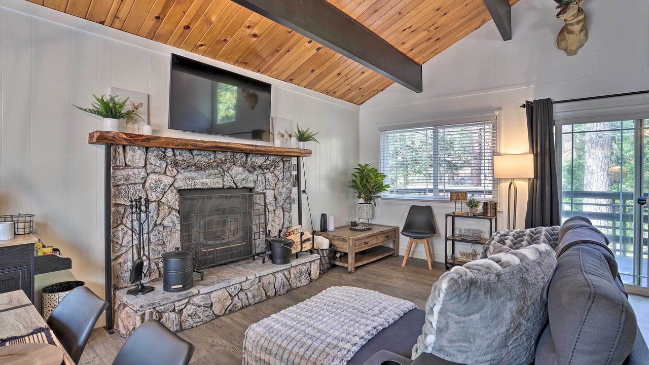 Photo of Livingroom in Running Springs