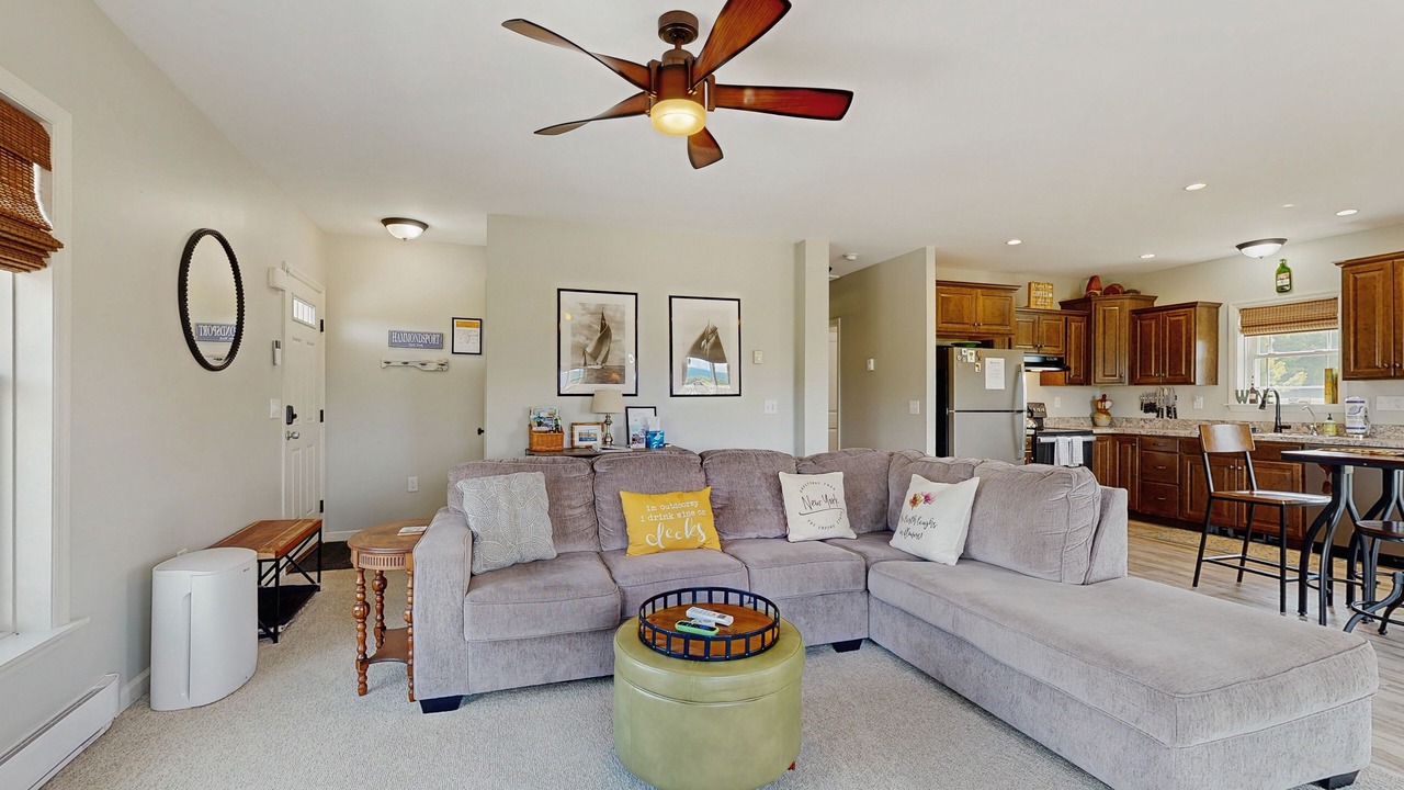 Photo of Livingroom in Hammondsport