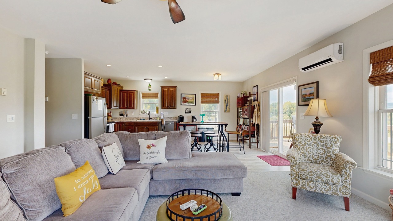 Photo of Livingroom in Hammondsport