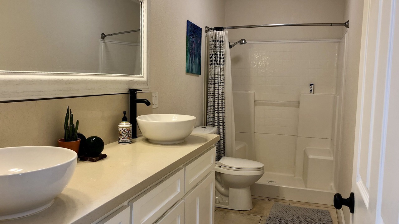 Photo of Bathroom in Nut Tree