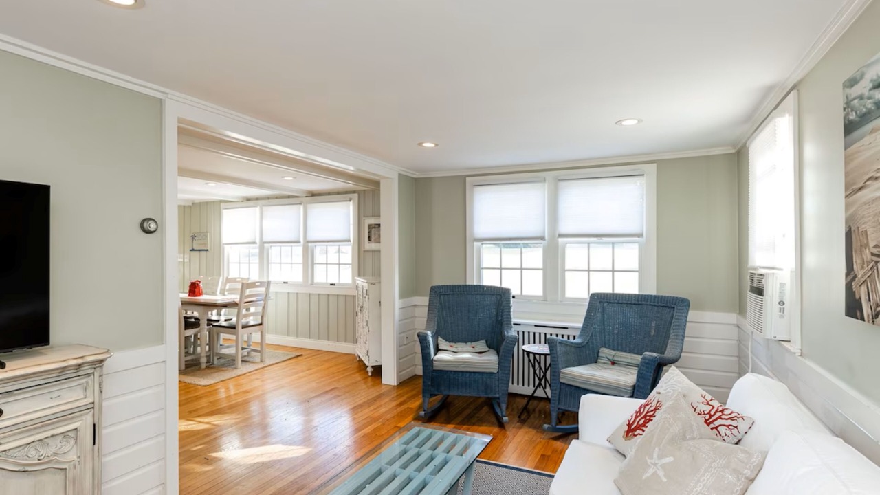 Photo of Livingroom in Popponesset