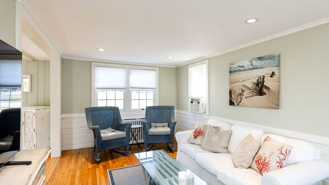 Photo of Livingroom in Popponesset