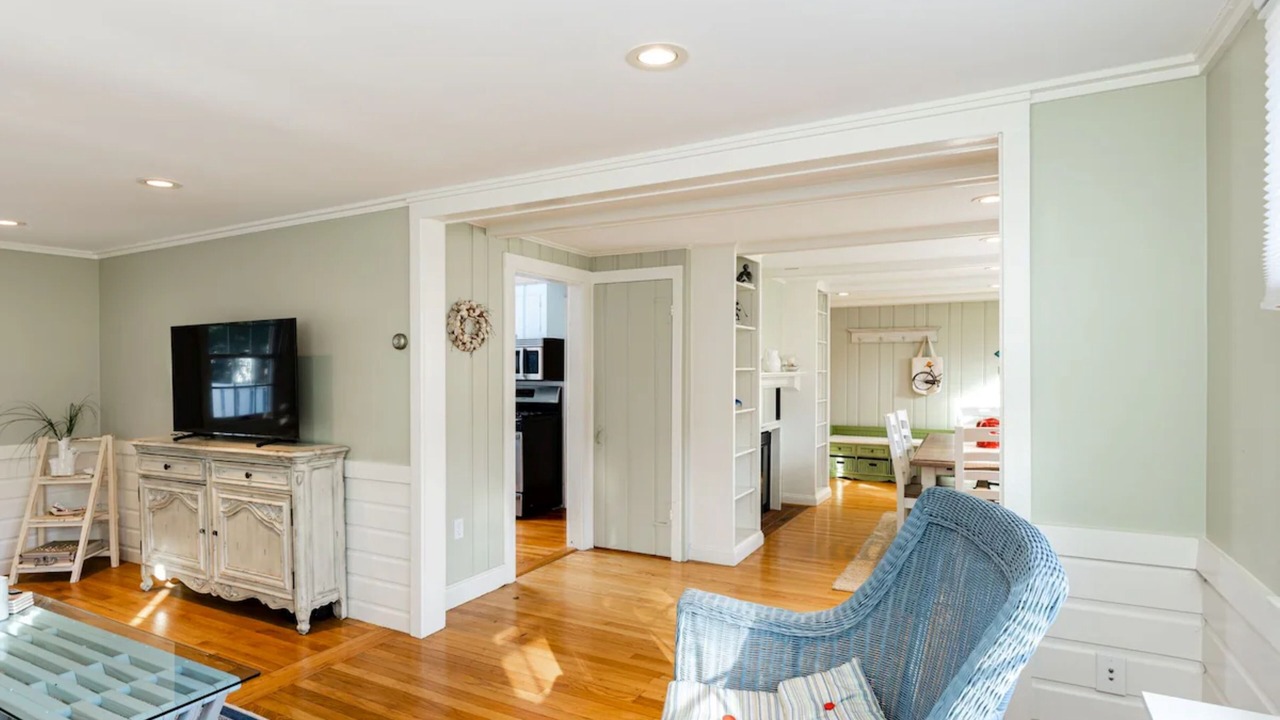 Photo of Livingroom in Popponesset