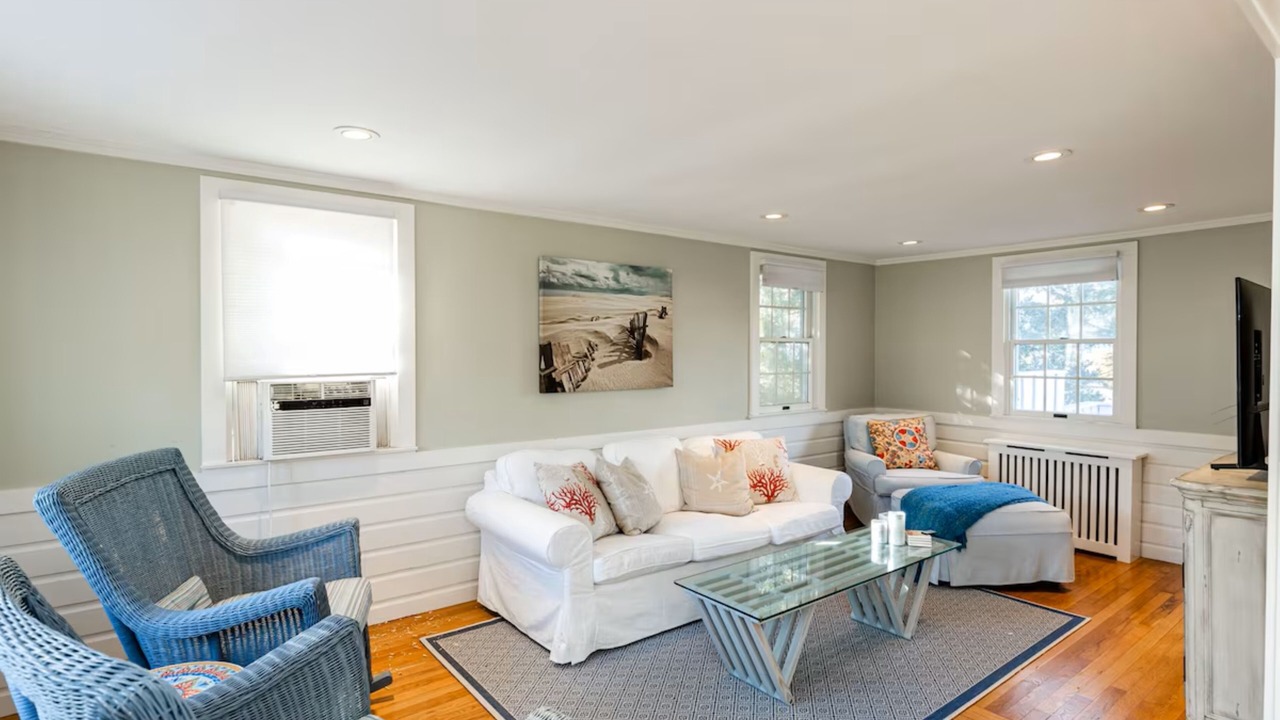 Photo of Livingroom in Popponesset