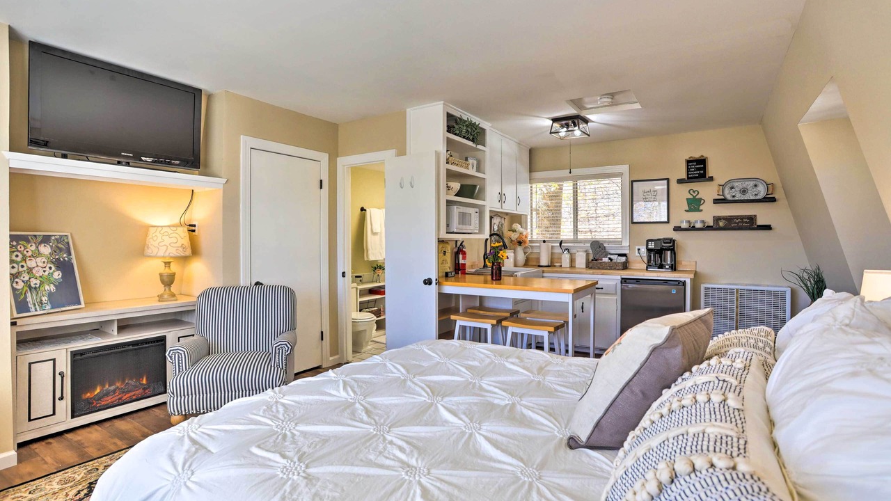 Photo of Livingroom in Lake Arrowhead
