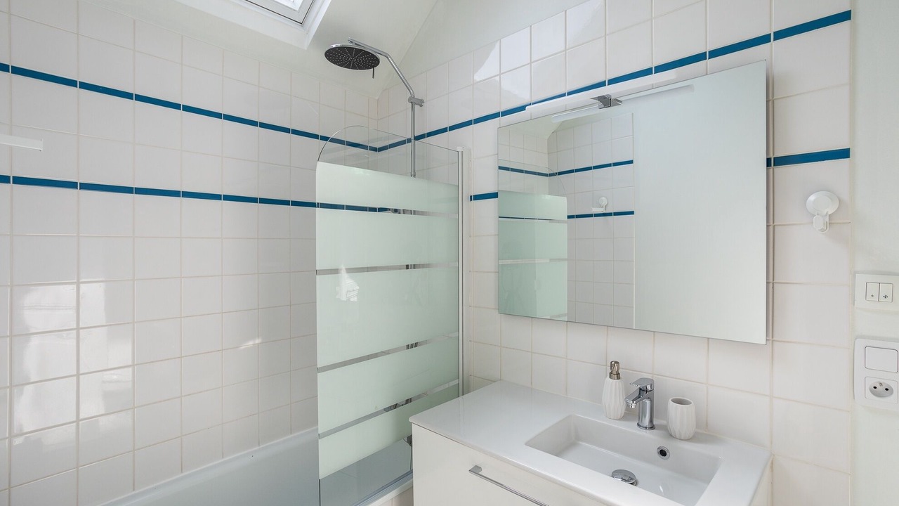 Photo of Bathroom in Centre