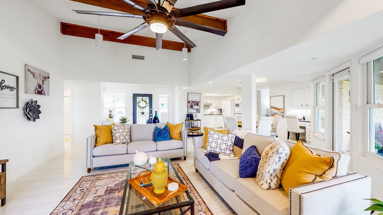 Photo of Livingroom in Highland Lake Estates