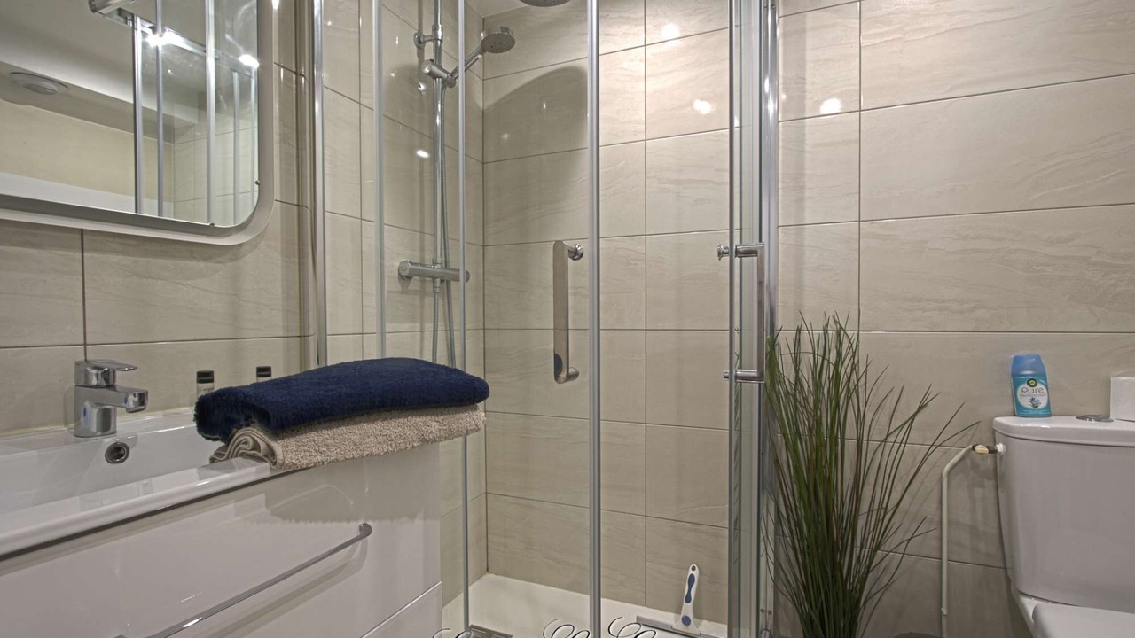 Photo of Bathroom in Enclos