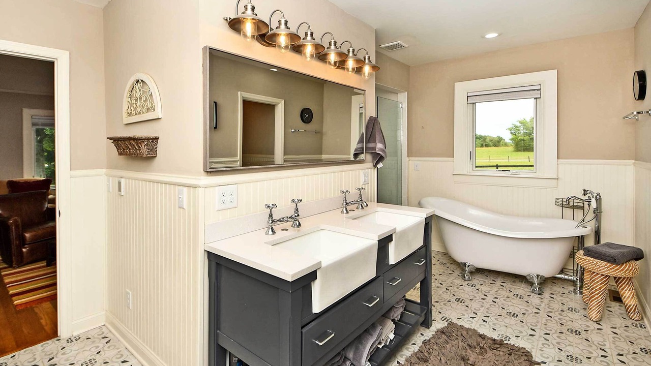 Photo of Bathroom in Chickamauga