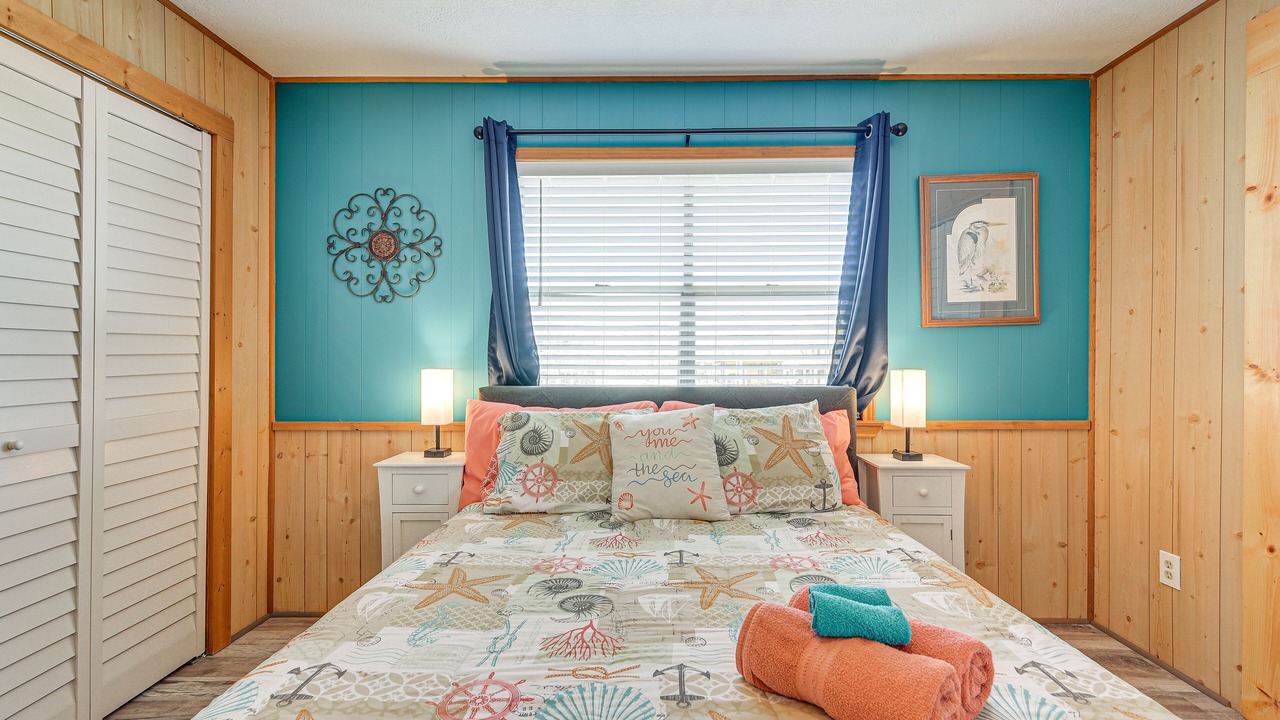 Photo of Bedroom in Crystal Beach