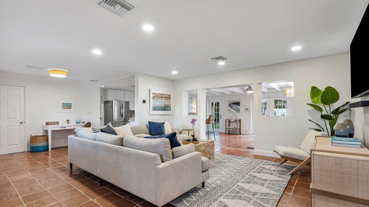 Photo of Livingroom in Lake Ida Shores