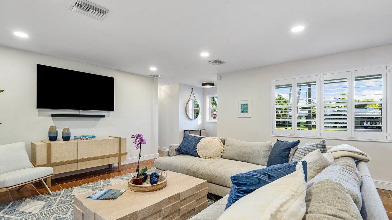 Photo of Livingroom in Lake Ida Shores