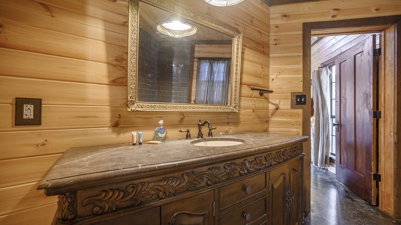 Photo of Bathroom in Broken Bow