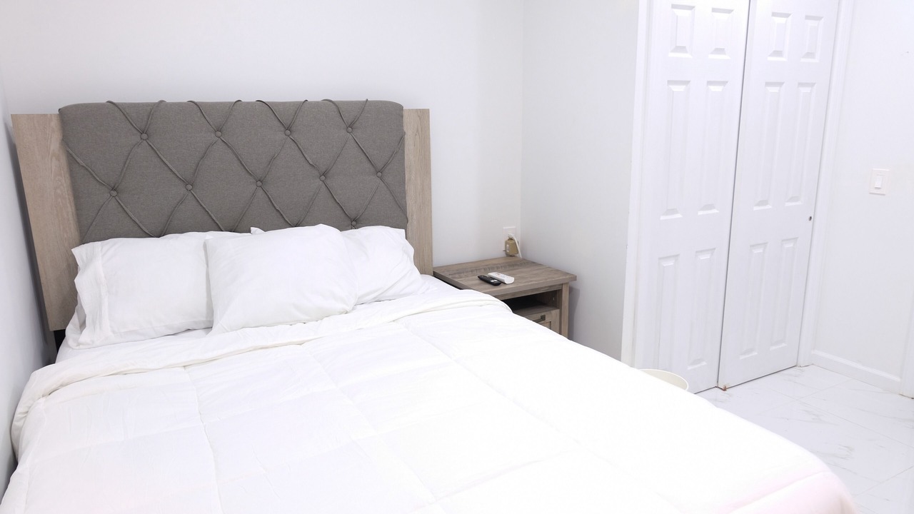 Photo of Bedroom in Brighton Beach