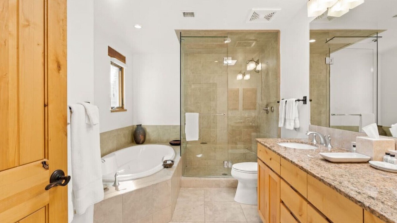 Photo of Bathroom in Tesuque