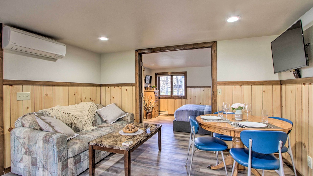 Photo of Livingroom in New Auburn