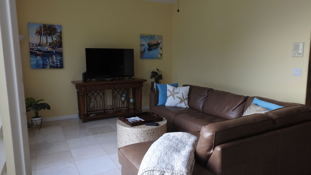 Photo of Livingroom in Edgewater