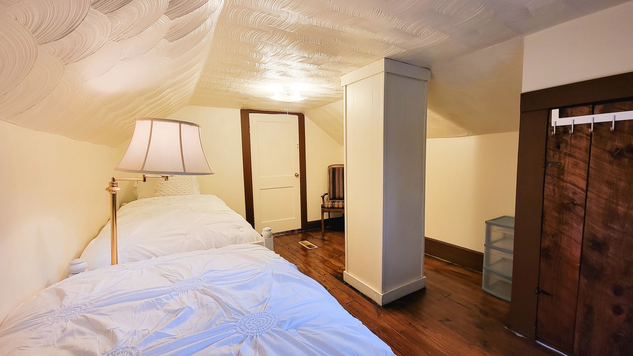 Photo of Bedroom in Crumpler