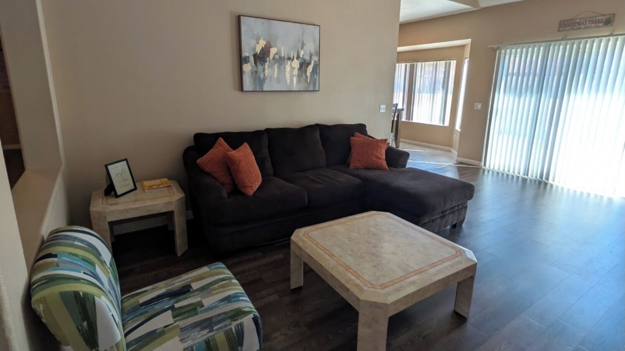 Photo of Livingroom in Victorville
