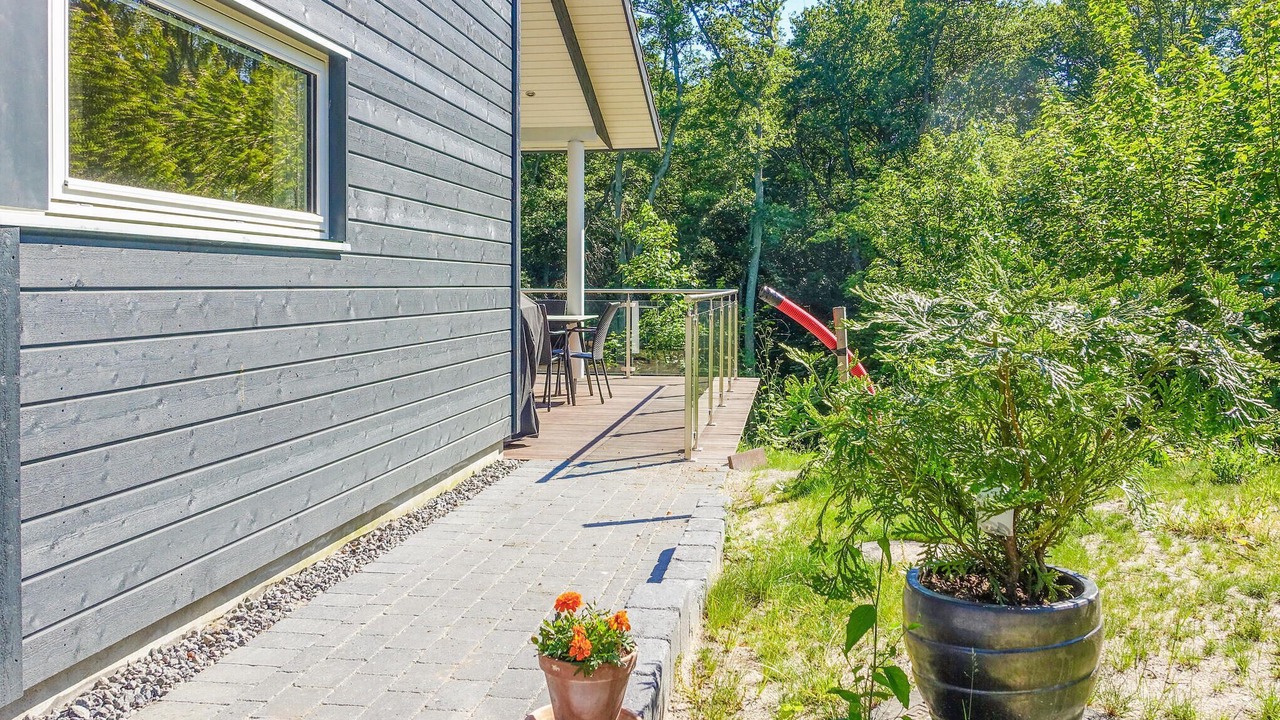 Photo of Others in Ronne