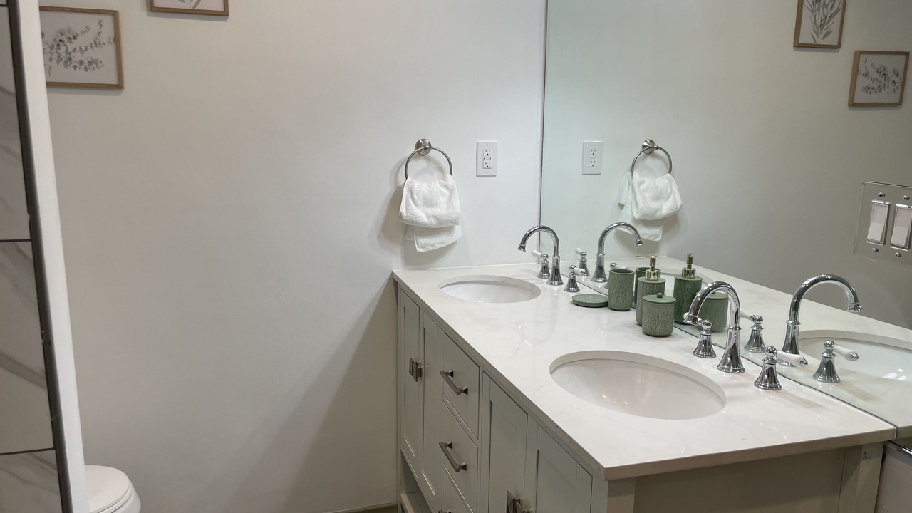 Photo of Bathroom in Little Armenia