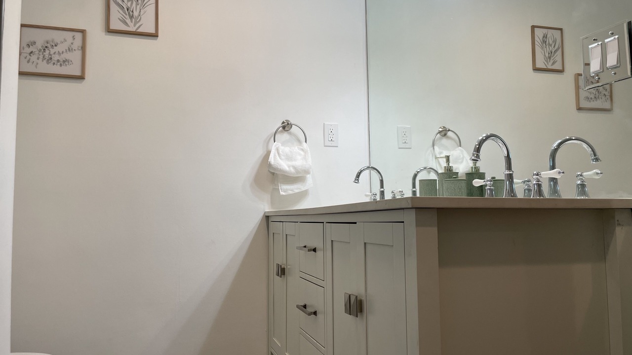 Photo of Bathroom in Little Armenia
