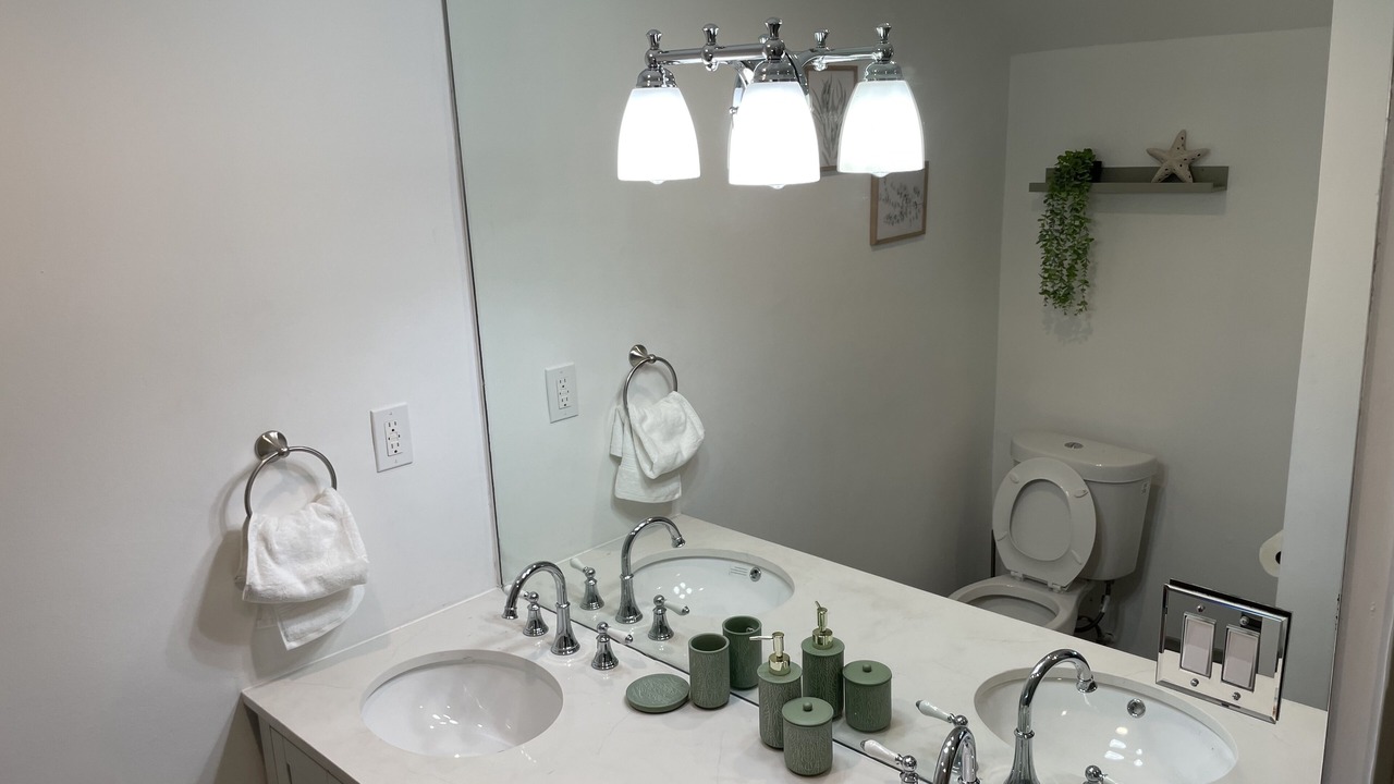 Photo of Bathroom in Little Armenia