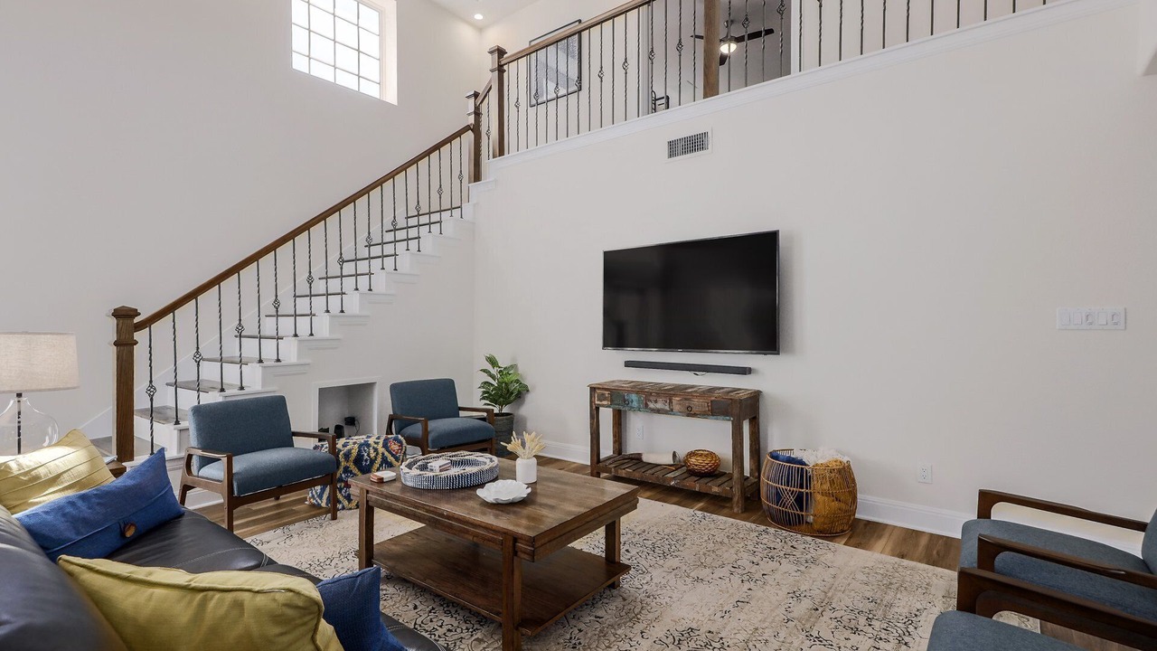 Photo of Livingroom in Forest North Estates