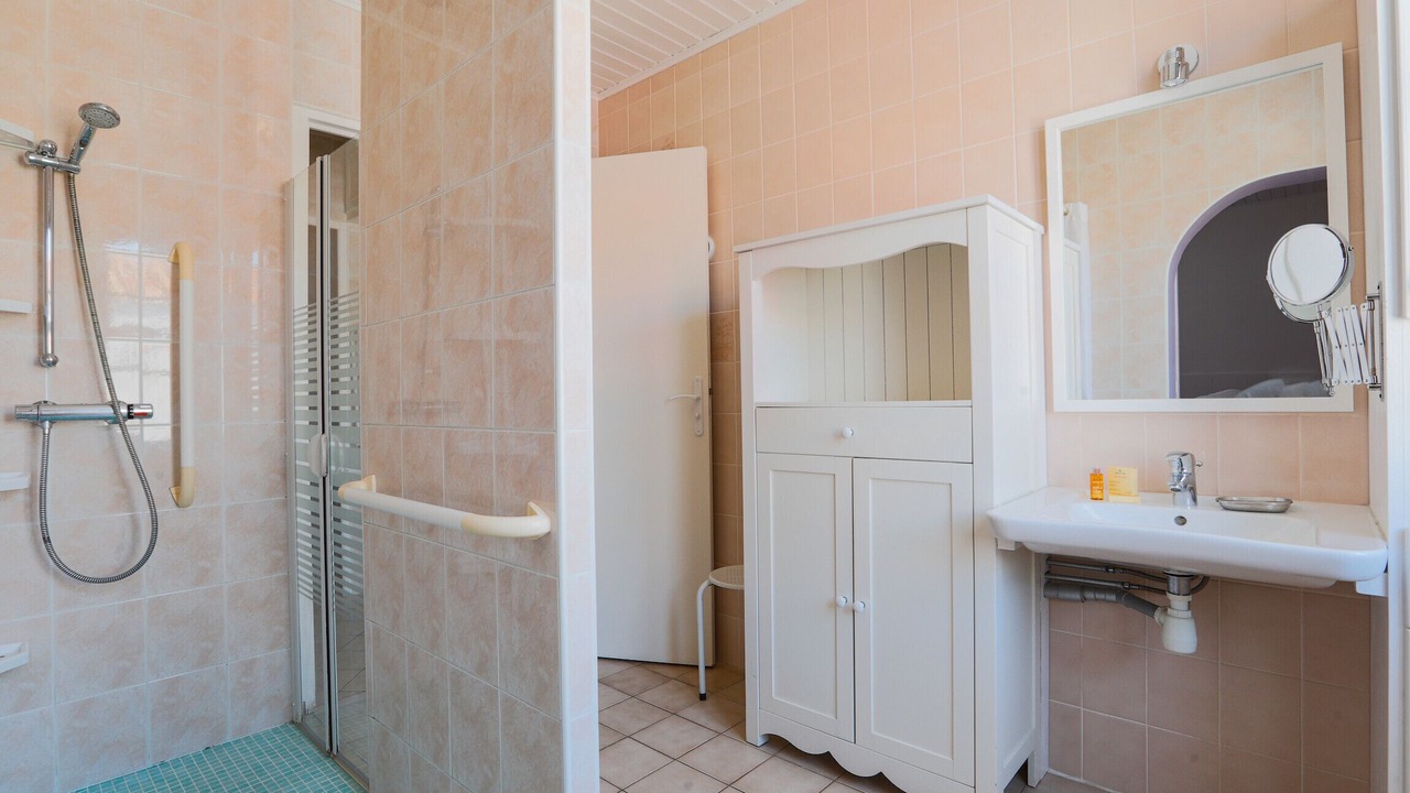 Photo of Bathroom in Le Bois-Plage-en-Re