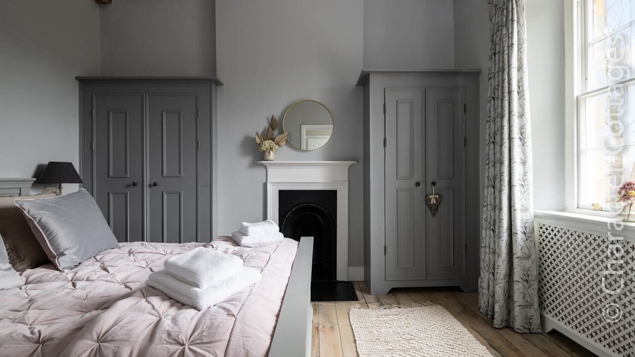 Photo of Bedroom in Broadway