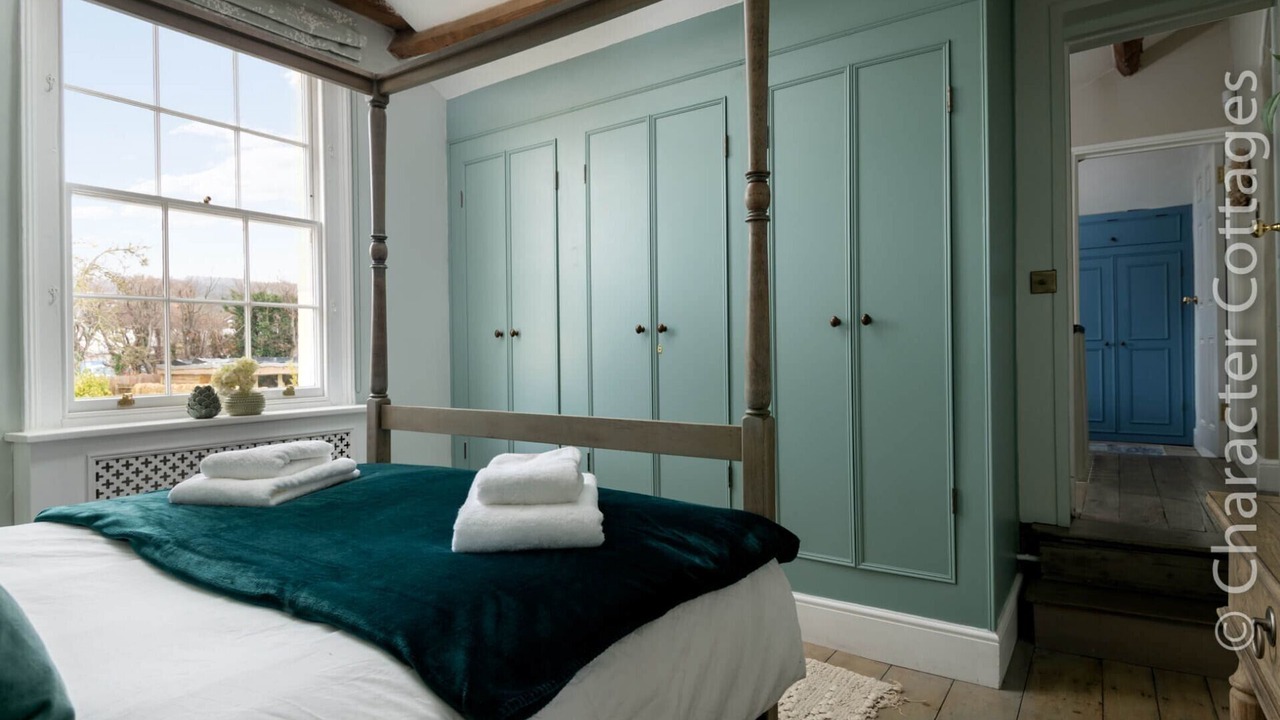 Photo of Bedroom in Broadway