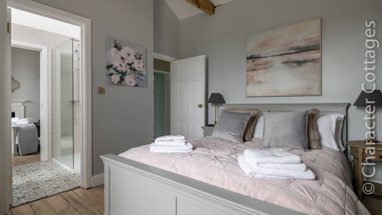 Photo of Bedroom in Broadway