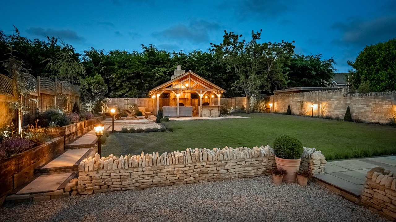 Photo of Outdoor in Broadway