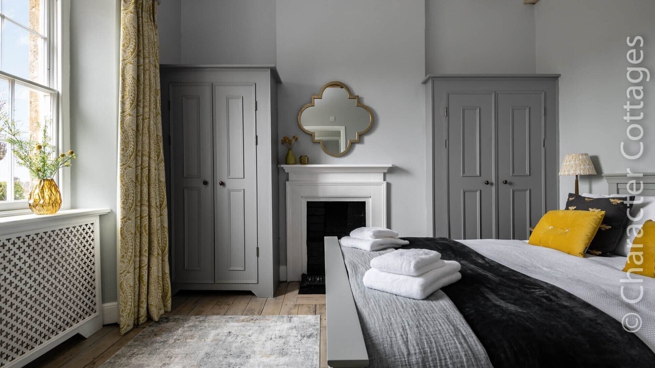 Photo of Bedroom in Broadway