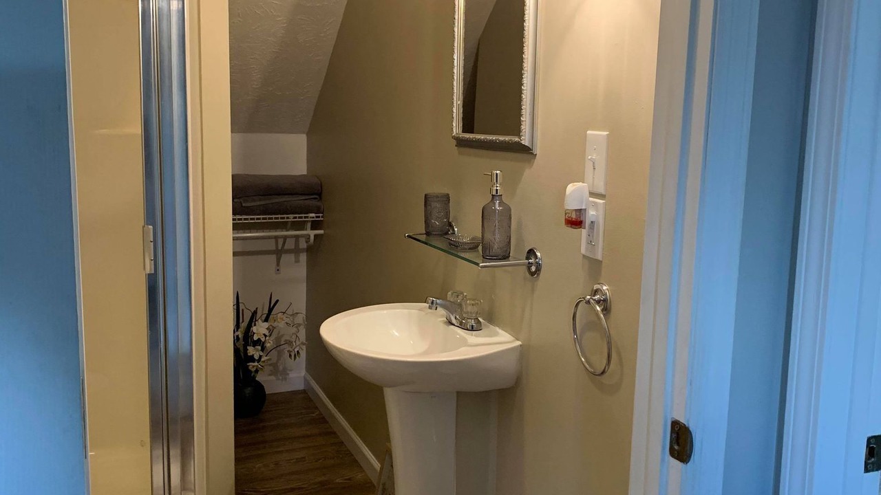 Photo of Bathroom in Bean Station